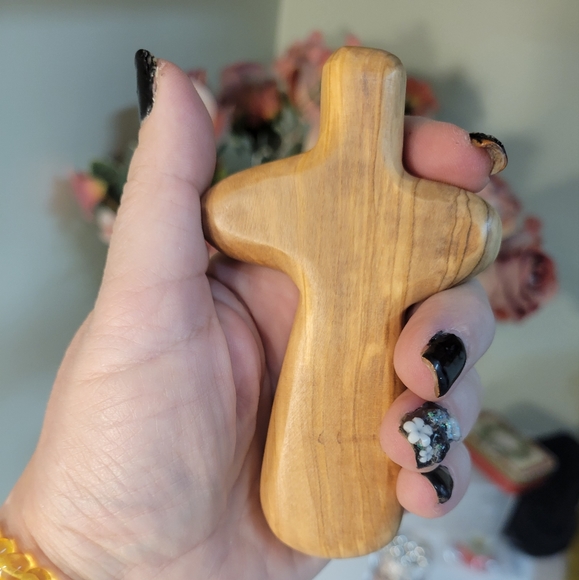 1 LARGE 4" medium washed pine wood. handmade, palm worry cross. Meditation. - Picture 9 of 11
